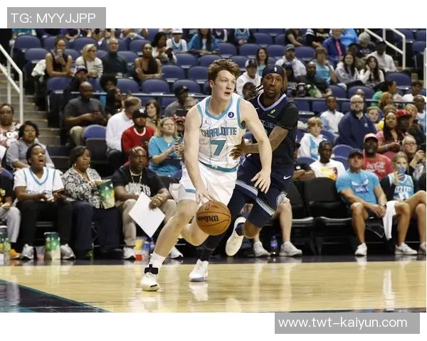 状态不错!4号秀克尼佩尔半场9中7轰18分——他用实力证明自己的价值